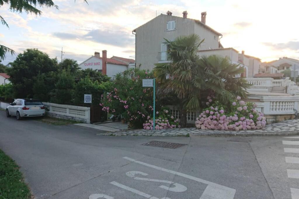 Near Beach - Apartments Marica - Studio Rovinj Extérieur photo